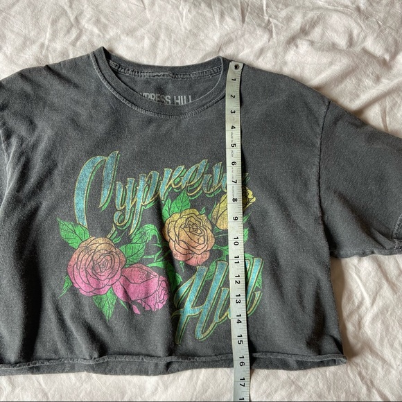 Crop Top distressed looking grey/roses S/M - Picture 3 of 5